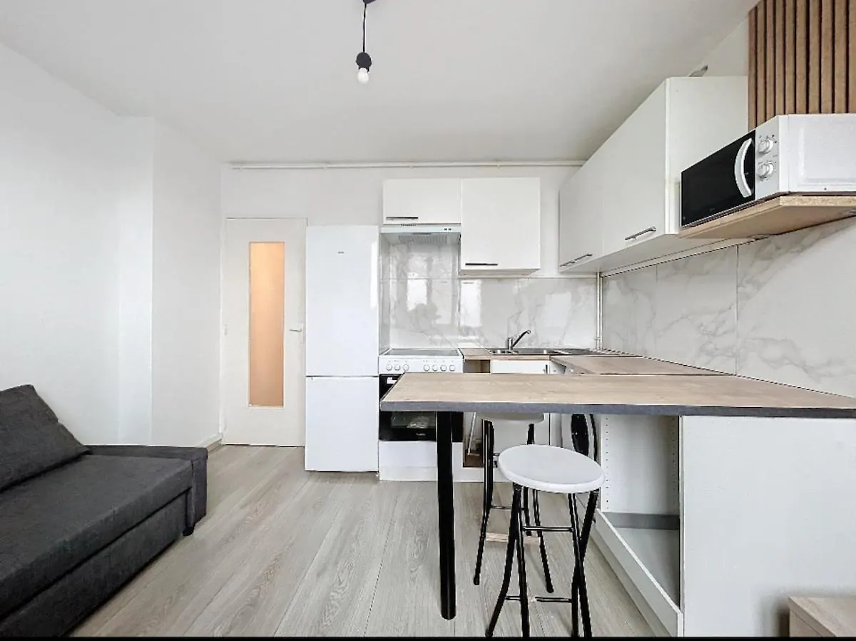 T2 Ideal Pour Concerts, Matchs & Salons A Lyon ! Decines-Charpieu France